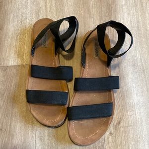 Steve Madden black sandals